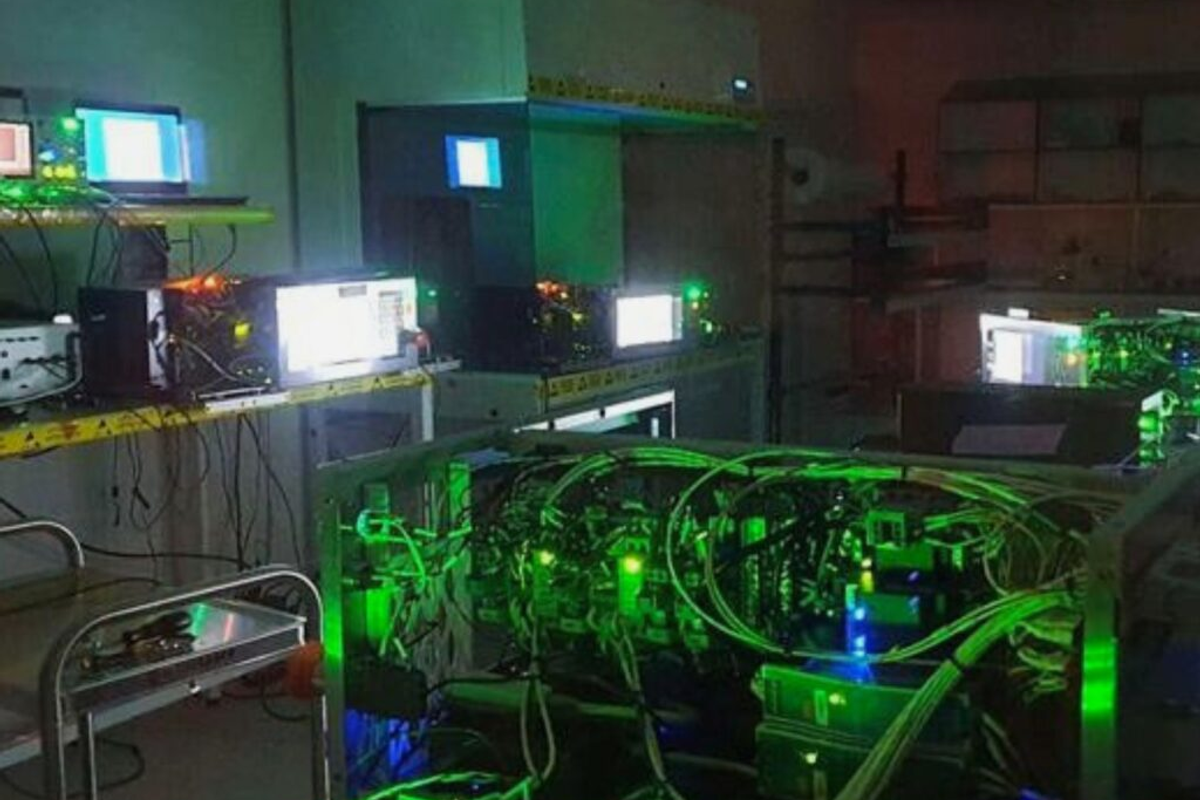 Electronics Lab and Cleanroom